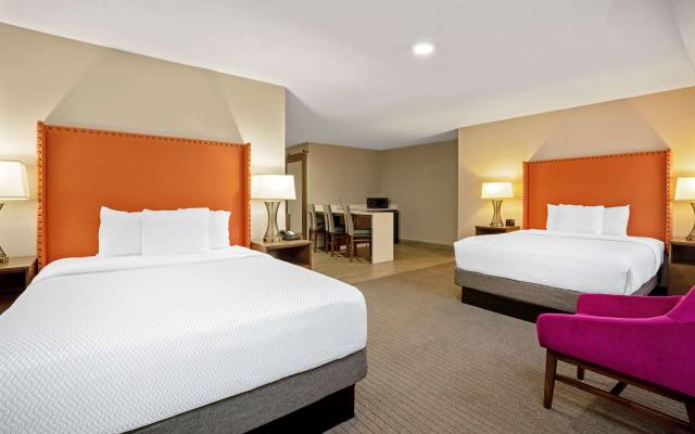 photo 5 of La Quinta Inn & Suites by Wyndham Seattle Federal Way