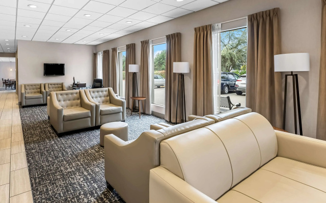 photo 3 of SureStay Hotel by Best Western SeaTac Airport North
