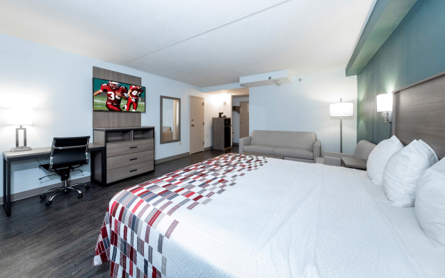 photo 5 of Red Roof Inn & Suites Wilmington - New Castle