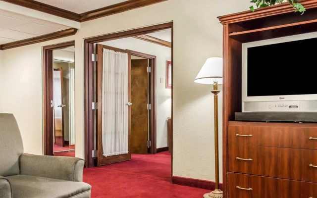photo 4 of Norwood Inn Hudson - Akron North