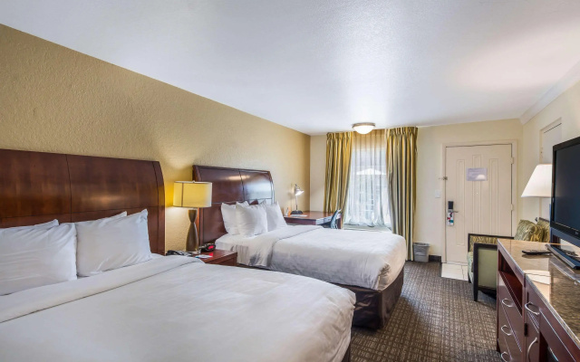 photo 2 of Clarion Inn & Suites Central Clearwater Beach