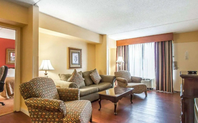photo 5 of Clarion Inn & Suites University Center