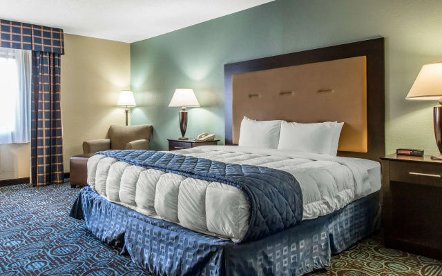 photo 3 of Regency Inn & Suites New London, Mystic