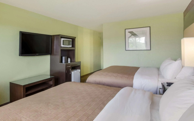 photo 3 of Econo Lodge Hurley - Ironwood