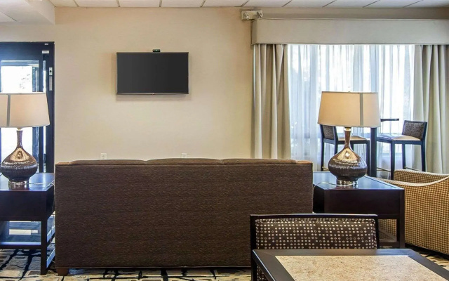 photo 4 of Clarion Inn Cleveland near University