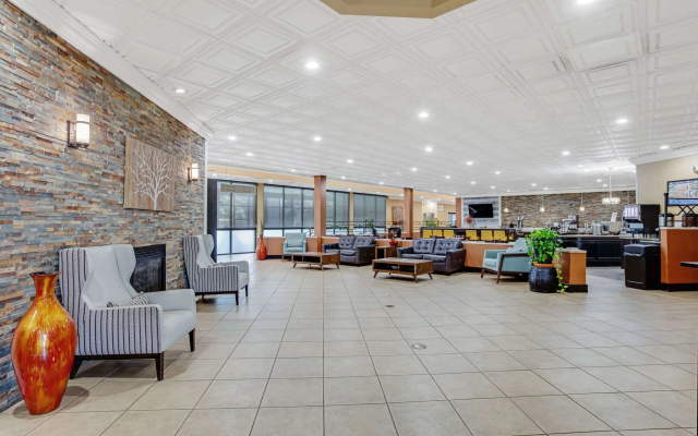 photo 2 of Clarion Inn Asheville Airport