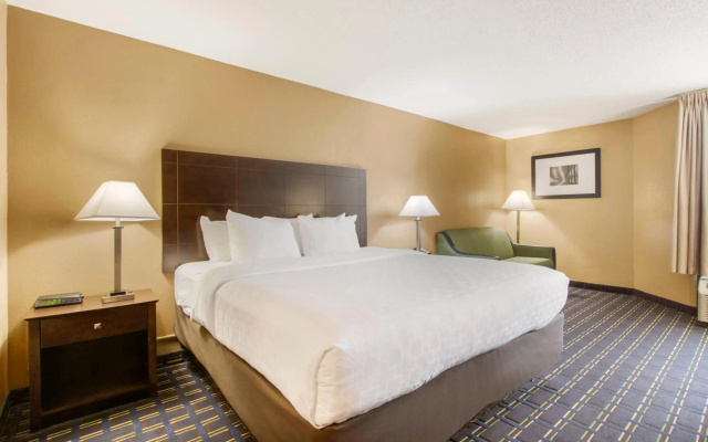 photo 5 of Clarion Inn Asheville Airport