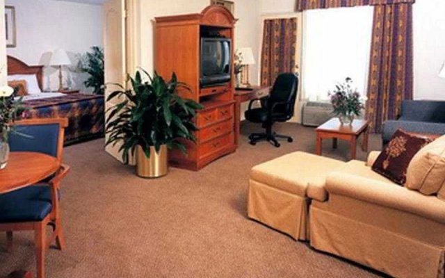 photo 2 of Clarion Inn &amp; Suites FL321