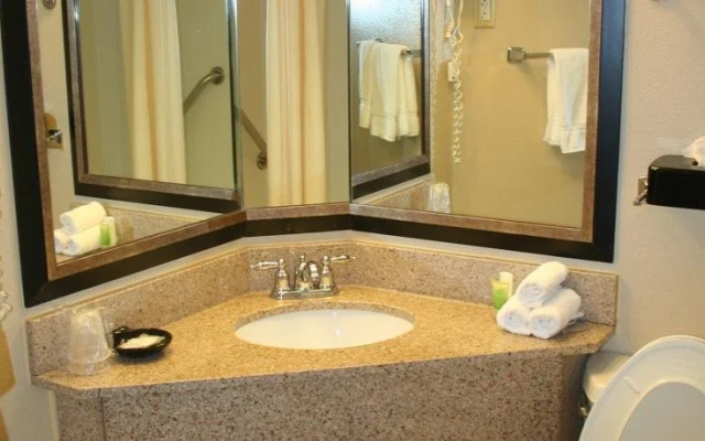 photo 5 of Clarion Inn & Suites By Hampton Convention Center