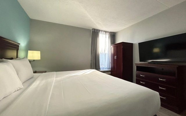 photo 5 of Clarion Inn & Suites Grand Rapids Airport