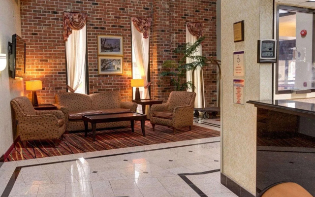 photo 2 of Clarion Inn College Park
