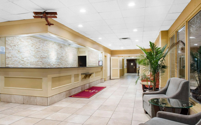 photo 2 of Quality Inn Dayton Airport