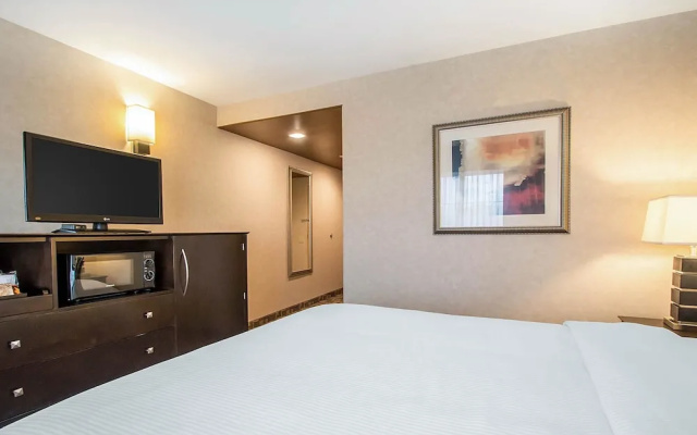 photo 5 of Clarion Inn Elmhurst - Oakbrook