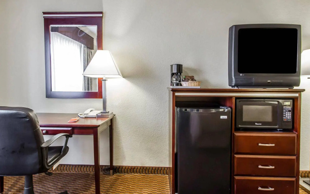 photo 2 of Super 8 by Wyndham Mesa Downtown Near Convention Center