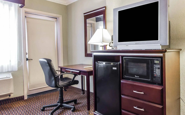 photo 5 of Super 8 by Wyndham Mesa Downtown Near Convention Center