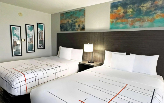 photo 4 of La Quinta Inn & Suites by Wyndham South Holland
