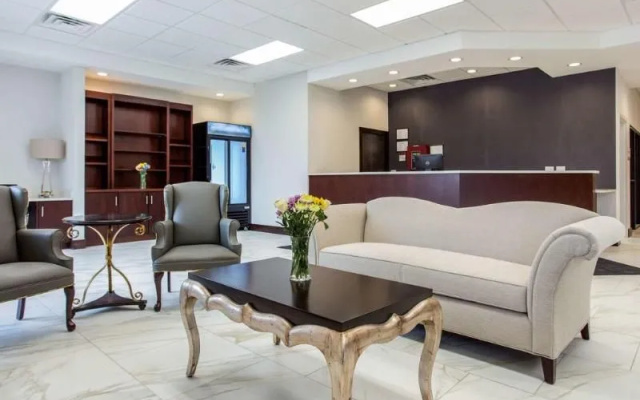 photo 2 of Days Inn And Suites By Wyndham Oxford