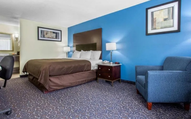 photo 5 of Days Inn And Suites By Wyndham Oxford