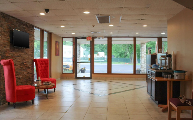 photo 3 of Clarion Inn & Suites Stroudsburg - Poconos