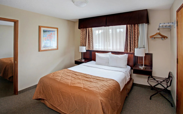 photo 2 of Clarion Inn Surfrider Resort