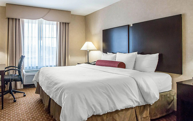 photo 4 of Clarion Inn Elmhurst - Oak Brook near I-88, I-290, I-294