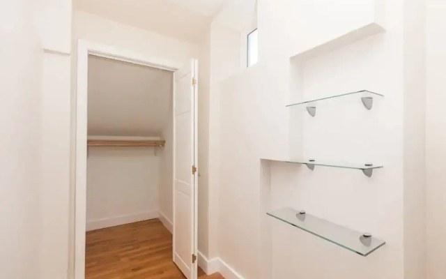 photo 4 of Classic 2BR in Back Bay by Sonder