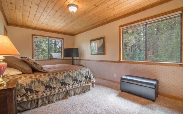photo 2 of Classic 3 BR / 2 BA Near Tahoe Donner Ski Area!