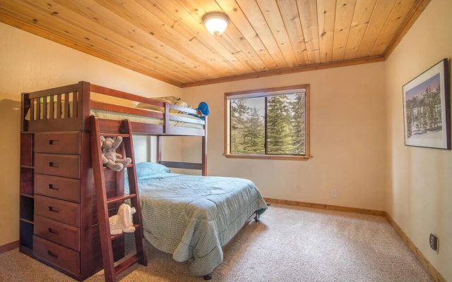 photo 3 of Classic 3 BR / 2 BA Near Tahoe Donner Ski Area!