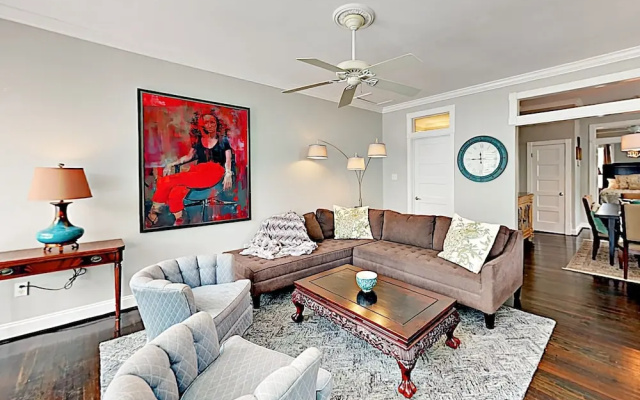 photo 2 of Classic Charmer W/ Luxe Interior - Amazing Locale! 2 Bedroom Home