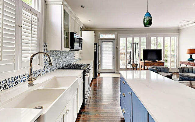 photo 5 of Classic Charmer W/ Luxe Interior - Amazing Locale! 2 Bedroom Home