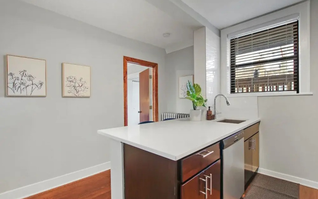 photo 4 of Classic & Charming 2BR Apt in Lincoln