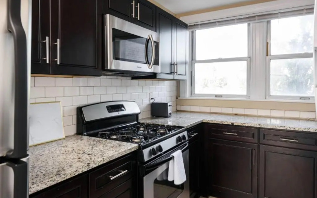 photo 4 of Classic CWE 2BR with Full Kitchen by Zencity