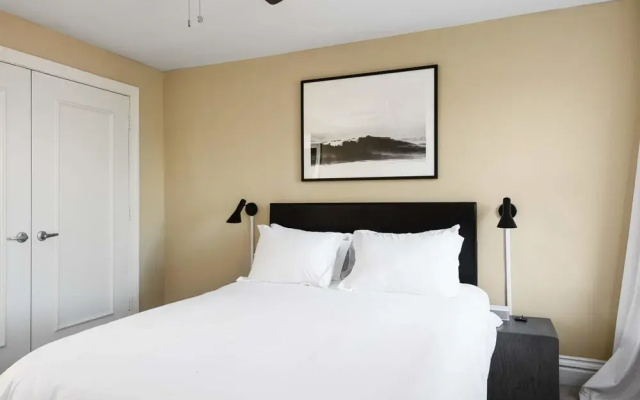 photo 2 of Classic CWE Apts with Full Kitchen by Zencity