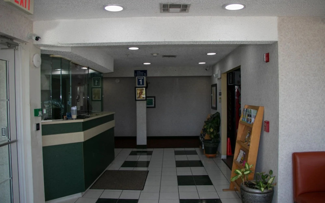 photo 2 of Classic Inn
