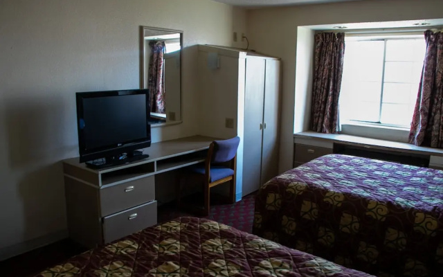 photo 3 of Classic Inn