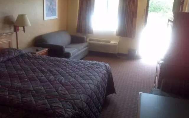 photo 3 of Classic Inn