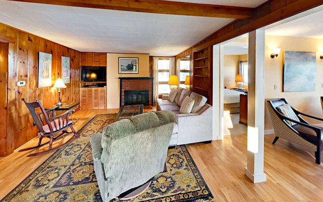 photo 2 of Classic Maine Home on the Ocean 3 Bedrooms 2 Bathrooms Home