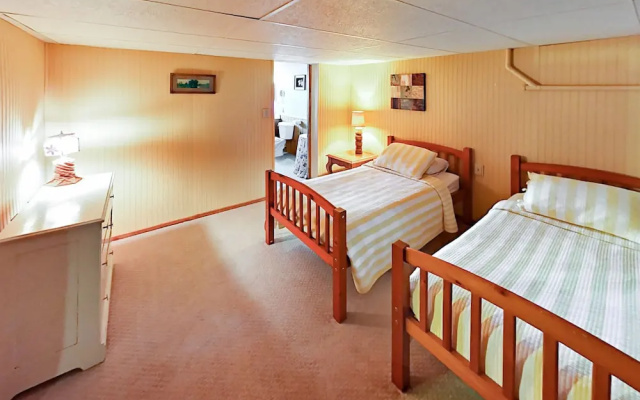 photo 5 of Classic Maine Home on the Ocean 3 Bedrooms 2 Bathrooms Home