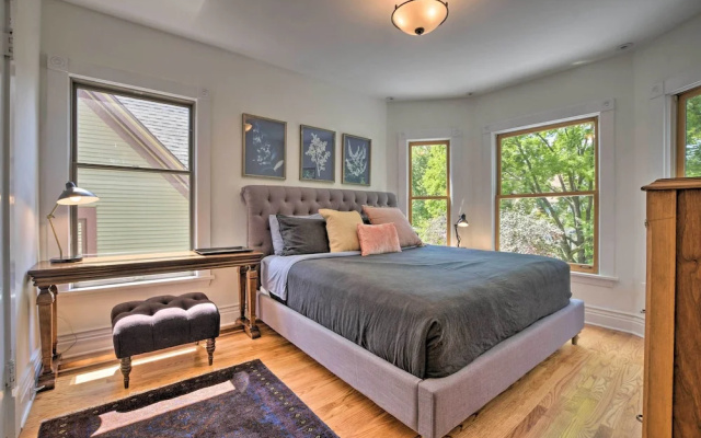 photo 5 of Classic Oak Park Home, 11 Mi to Downtown Chicago!