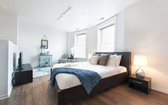 photo 4 of Classic South Loop Suites by Sonder