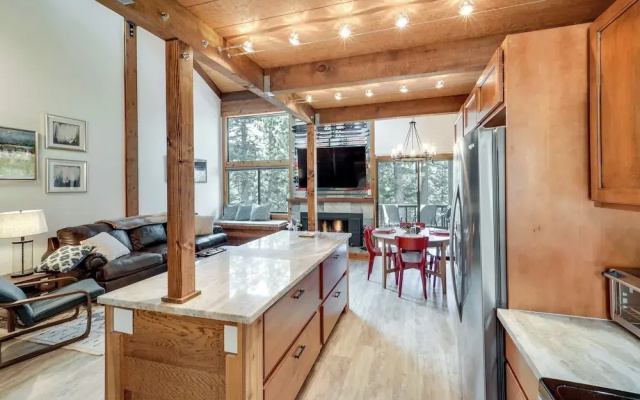 photo 2 of 1 Mi to Northstar Skiing: Cozy Pet-friendly Condo!