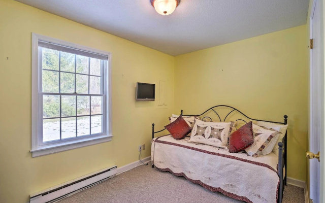 photo 2 of Condo w/ Loft: 2 Mi to Windham Mountain Ski!