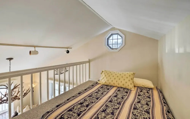 photo 4 of Condo w/ Loft: 2 Mi to Windham Mountain Ski!