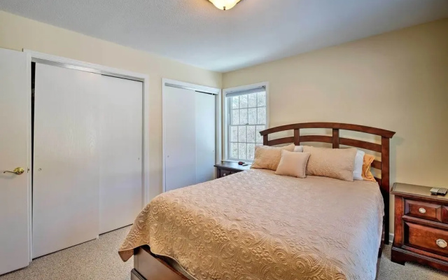 photo 5 of Condo w/ Loft: 2 Mi to Windham Mountain Ski!