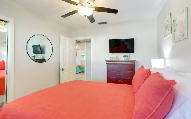 photo 2 of Clearwater Oasis: Gas Grill, Beach Chairs & More!