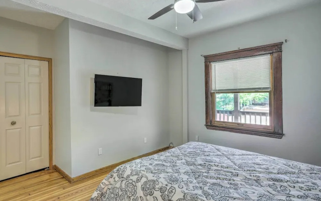 photo 2 of < 3 Mi to Dtwn: Cleveland Apt w/ Deck & Wet Bar