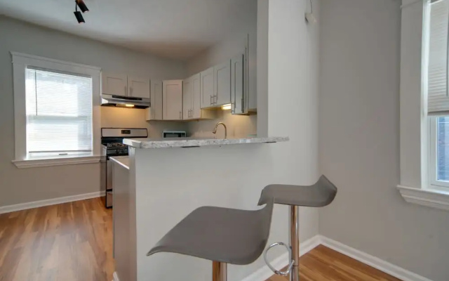 photo 5 of < 3 Mi to Dtwn: Cleveland Apt w/ Deck & Wet Bar