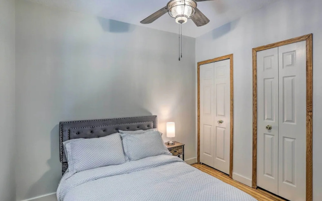 photo 3 of 3 Mi to Dtwn: Walkable Apt in Cleveland!