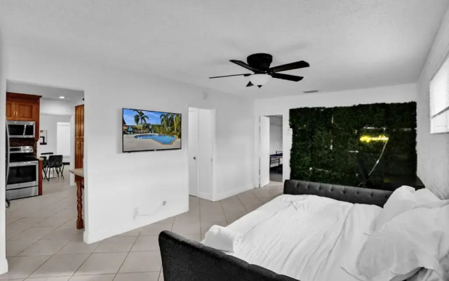 photo 4 of Cleveland Tropical Oasis & Private Pool