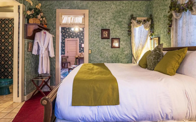 photo 4 of Cliff Cottage Inn - Victorian B&B and Boutique Hotel